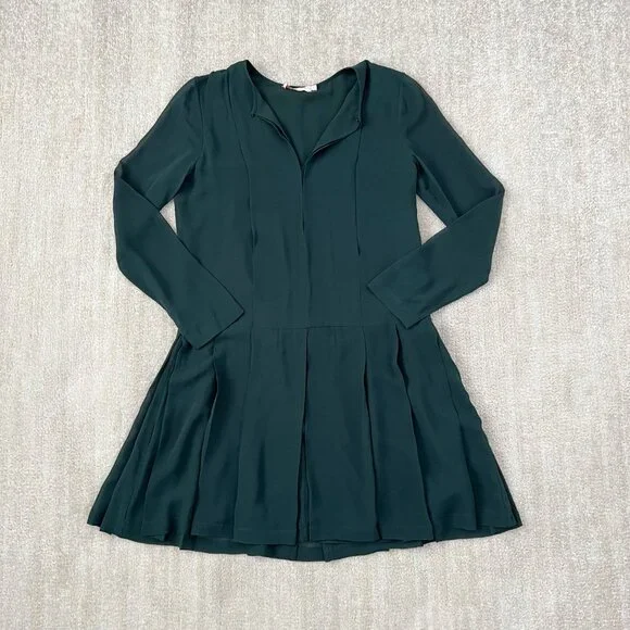 green emerald velvet dress Women's Tennis Dress with Built-in Shorts Scalloped Green Golf Dress R –  Attraco main image 1